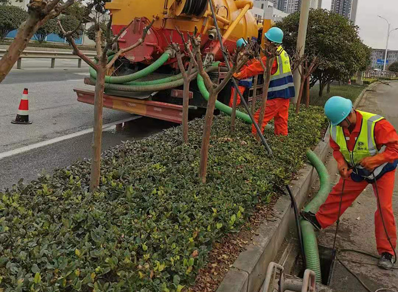 都兰市政管道清淤