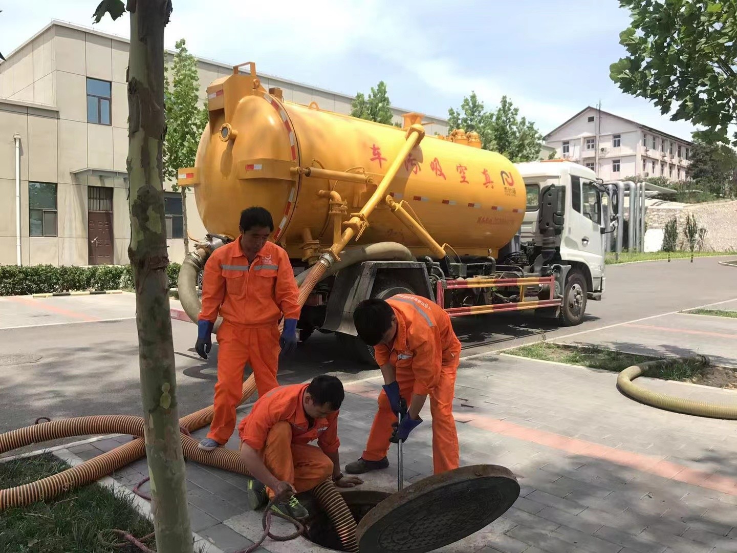 都兰化粪池清理与5-8吨吸粪车施工效率分析
